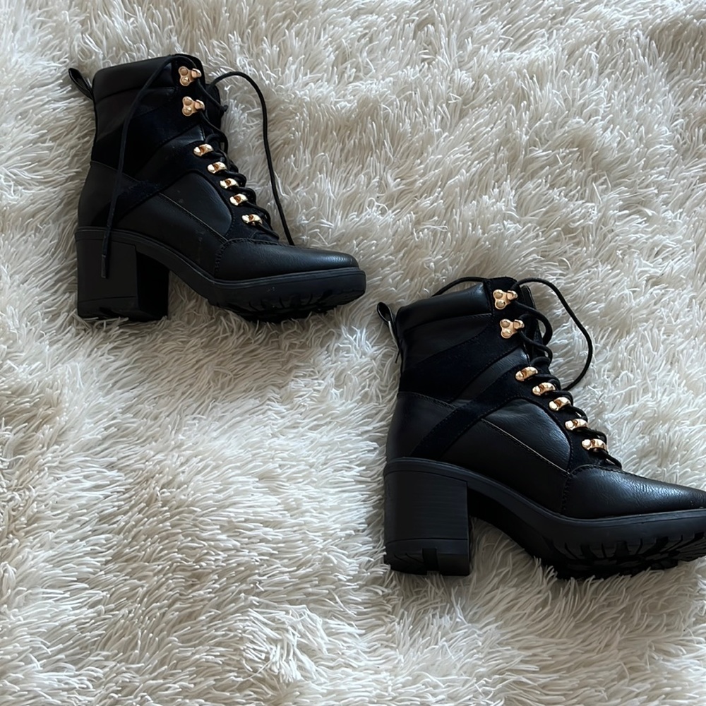 ShoeDazzle Boots